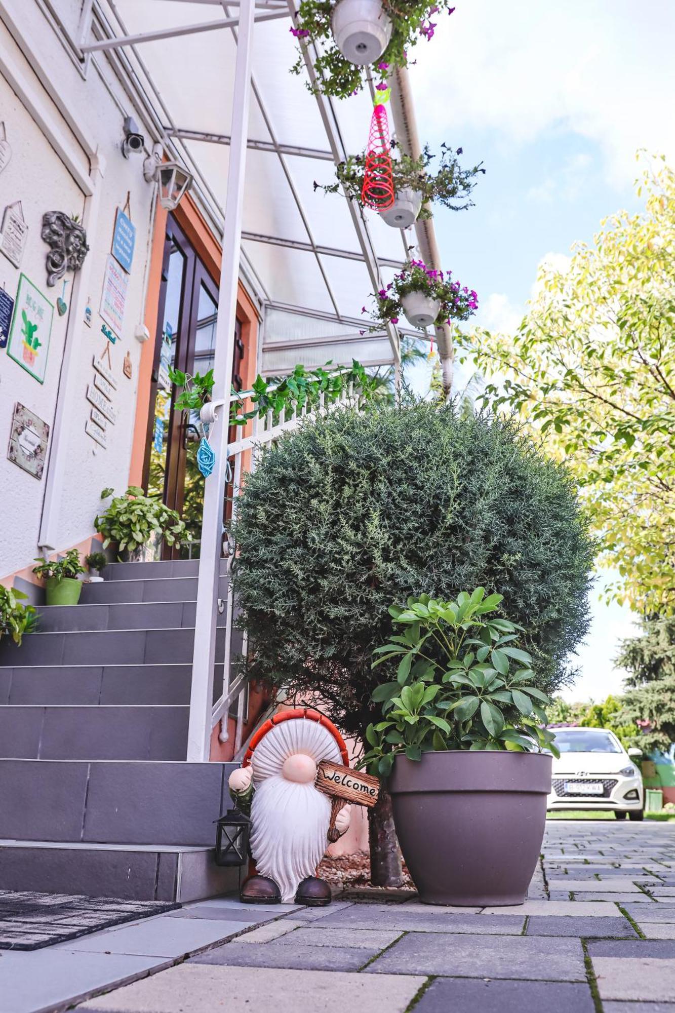 Szivárvány Panzió Szeged Exterior foto